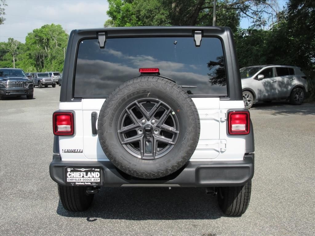 New 2026 Bright White Clear-Coat Exterior Paint Jeep Sport S image 6