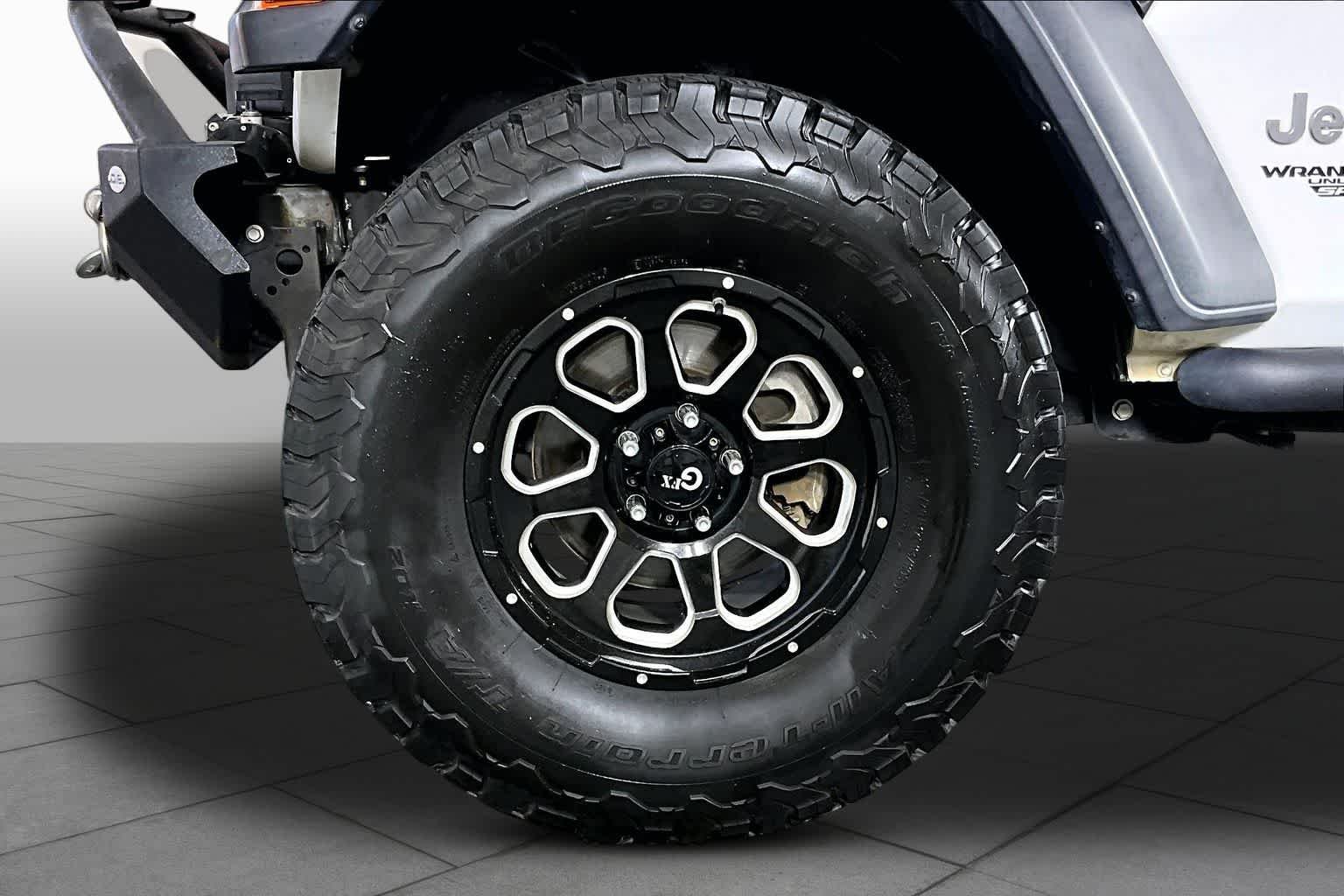 Used 2018 Bright White Clear Coat Jeep Sport S image 10