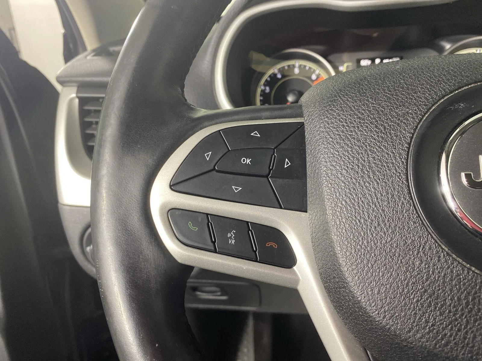 Used 2018 Diamond Black Crystal Pearlcoat Jeep Latitude Plus image 25