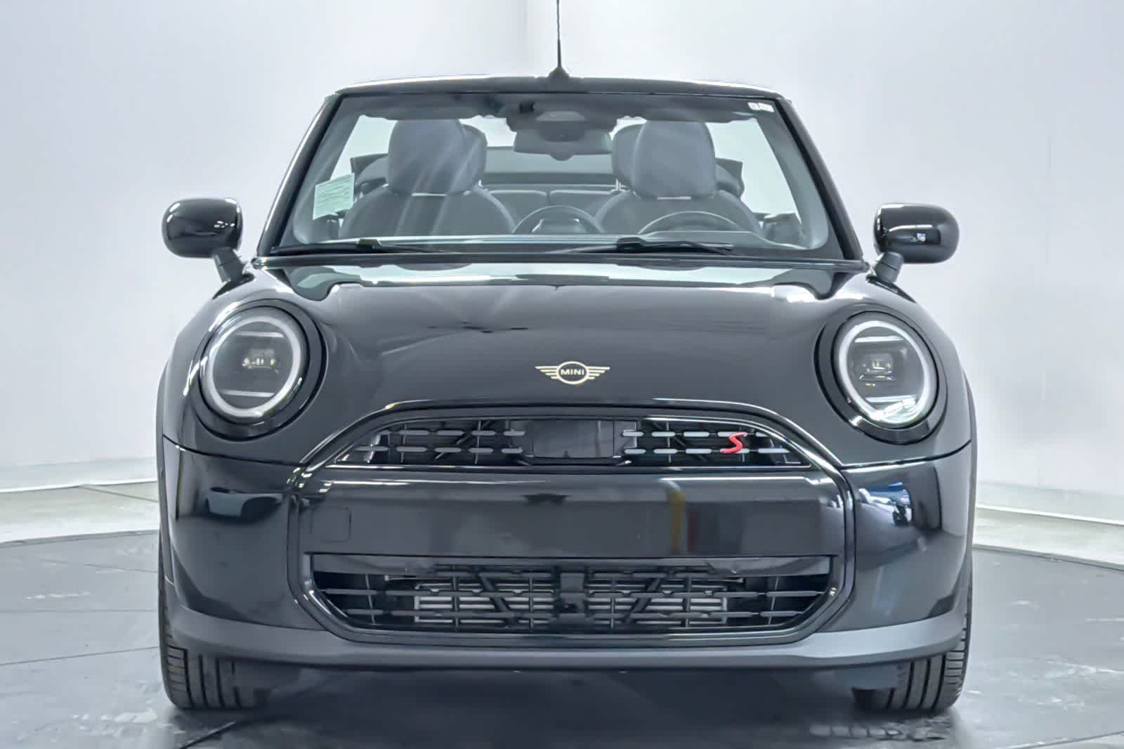 New 2026 Midnight Black II Metallic MINI Signature Plus image 11