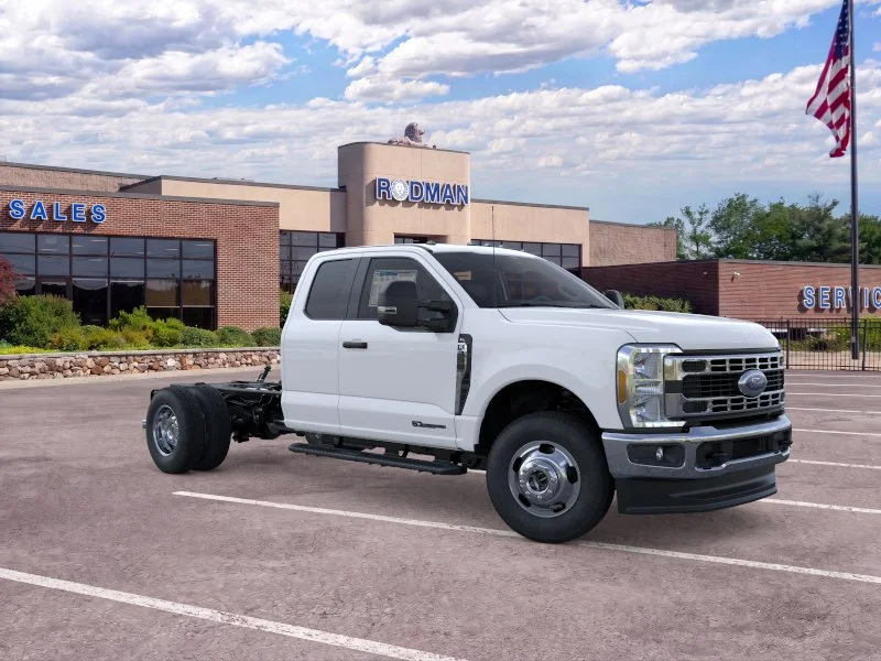 New 2026 Oxford White Ford F-350® XL image 38