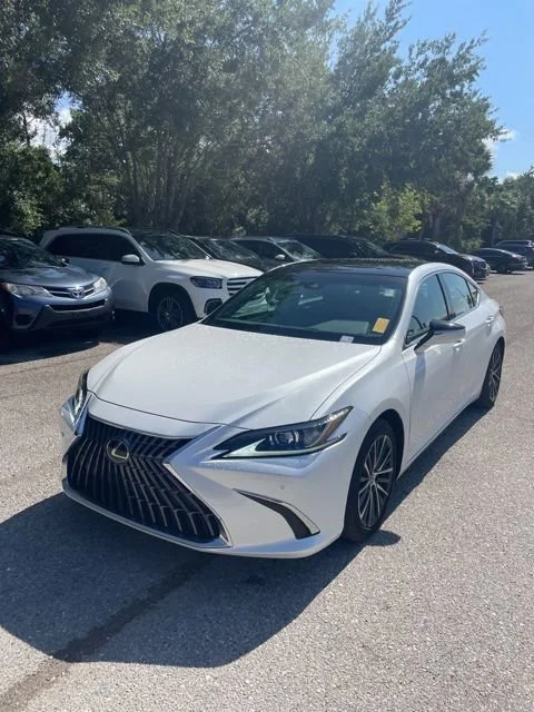 2023 Lexus ES 350 350's photo
