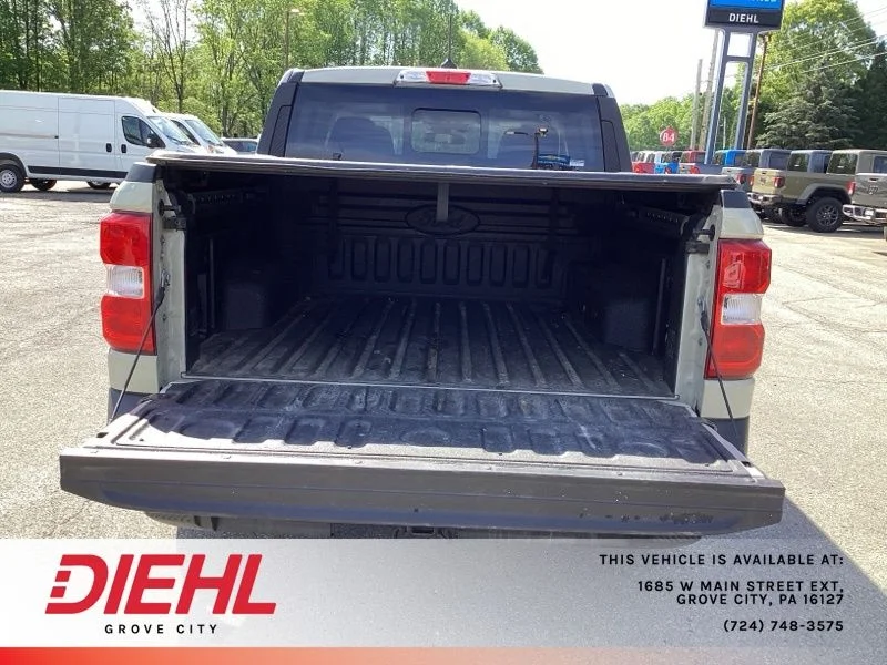 Used 2024  Ford Lariat image 13