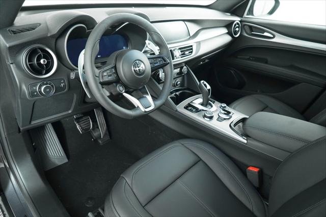 New 2025 Vesuvio Gray Metallic Exterior Paint Alfa Romeo  image 30