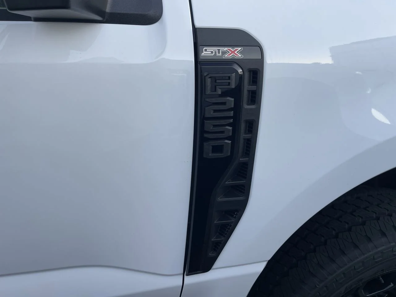 New 2026 Oxford White Ford XL image 8