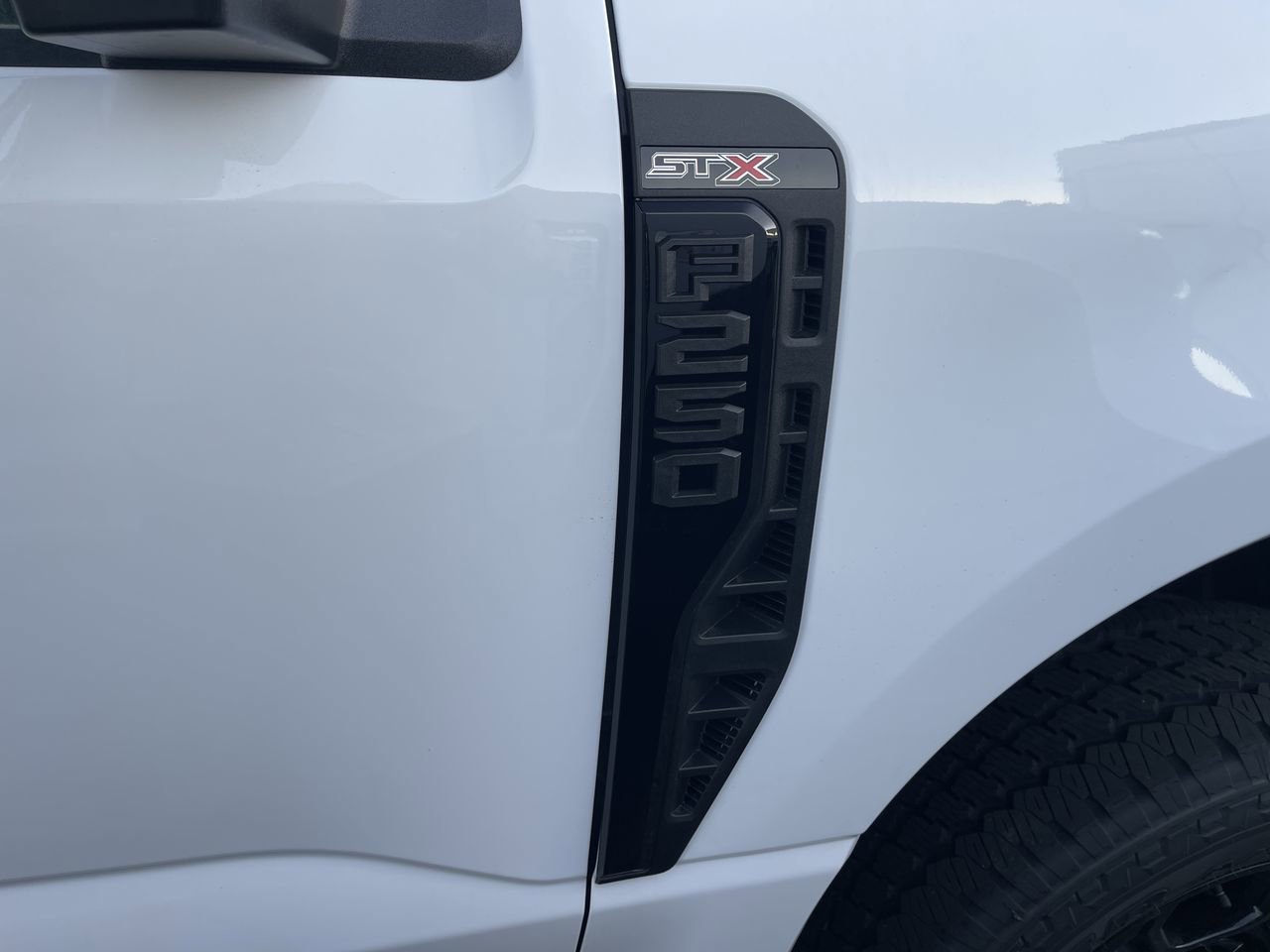 New 2026 Oxford White Ford XL image 8