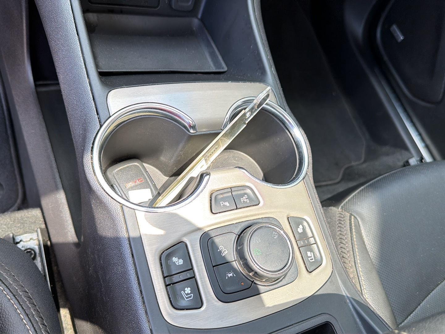 Used 2024 White Frost Tricoat GMC Denali image 28