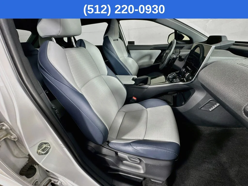 Used 2023 White Subaru Touring image 36