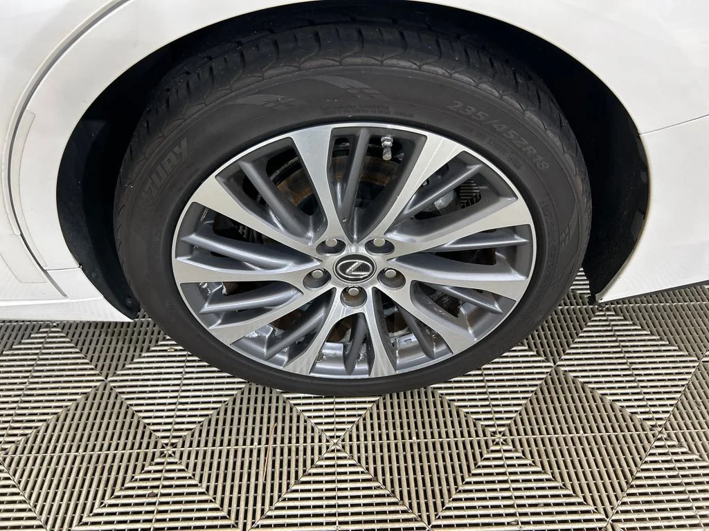 Used 2020 White Lexus 350 image 10