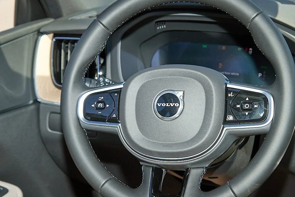 New 2026 Bright Dusk Volvo Plus image 23
