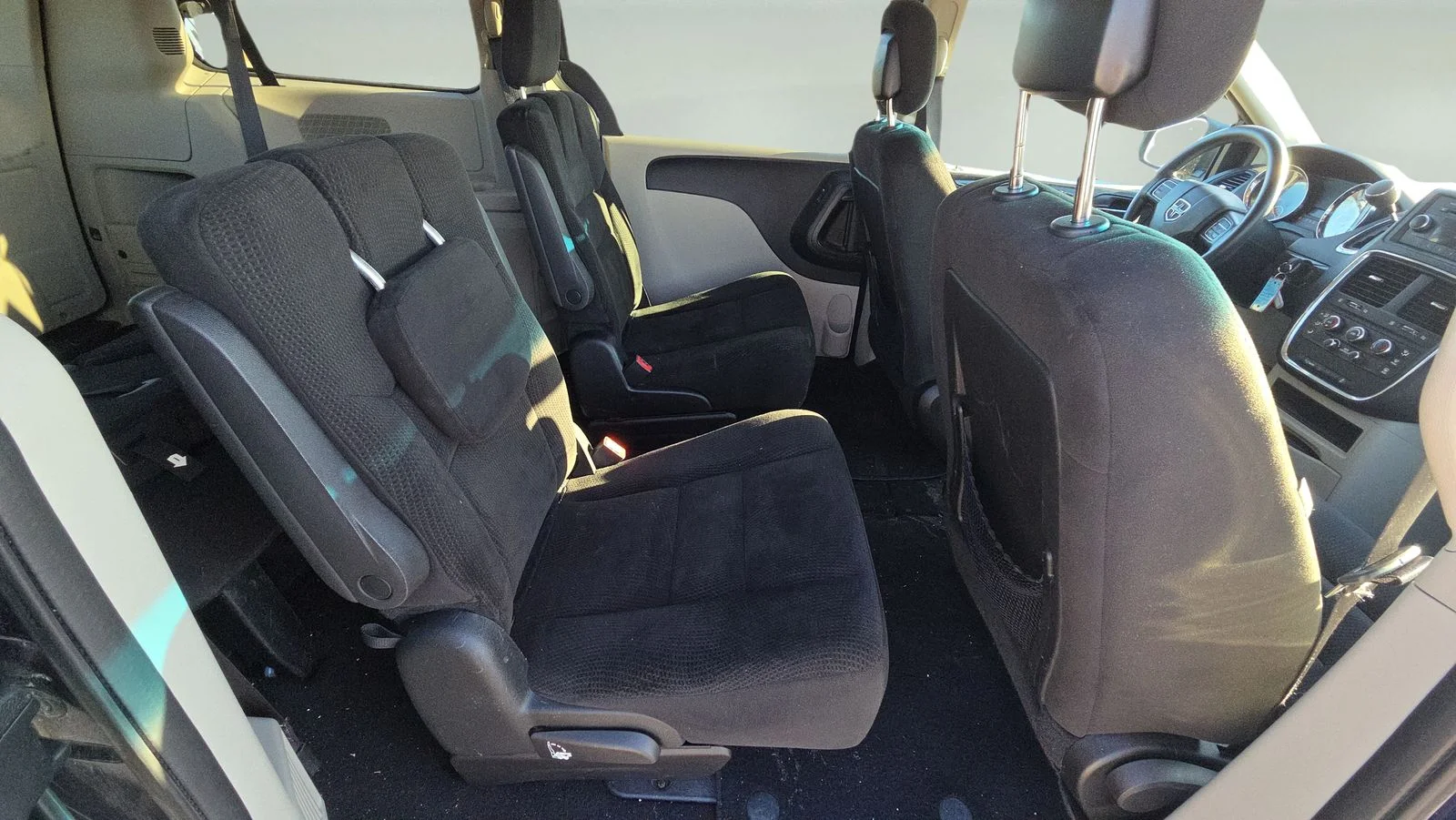 Used 2016 Blue Dodge SE image 17