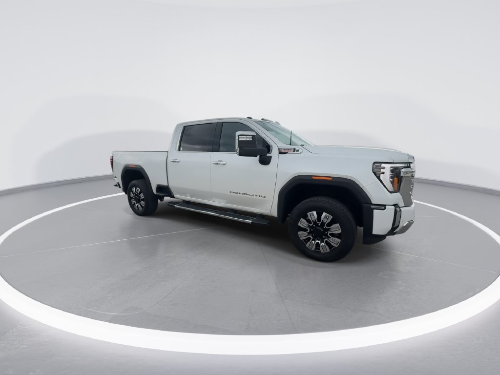 Used 2024 White GMC Denali image 2