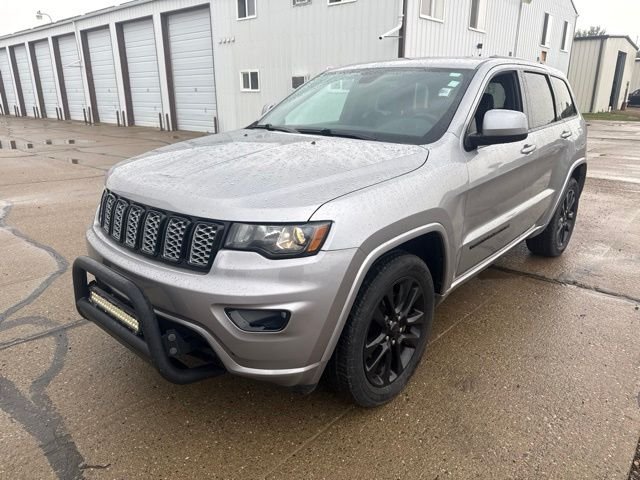 Used 2017 Silver Jeep Altitude image 5