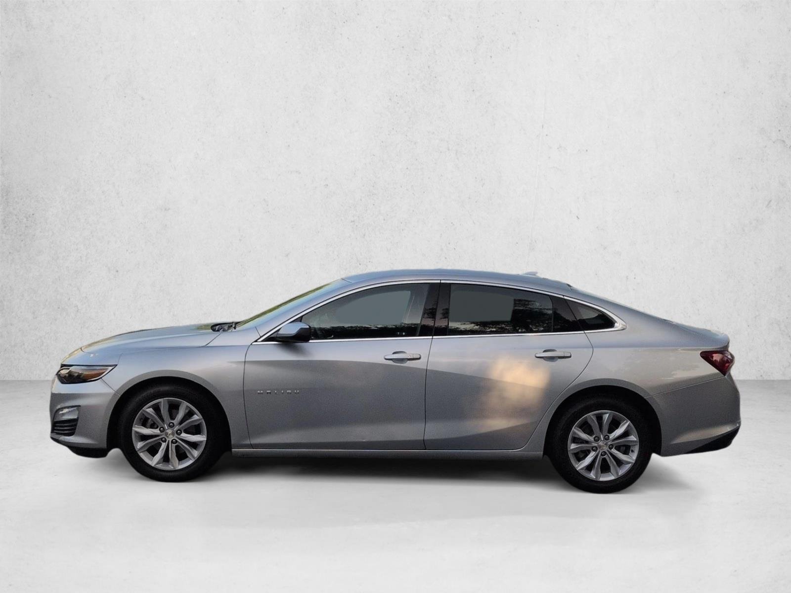 Used 2022 Silver Ice Metallic Chevrolet LT image 9