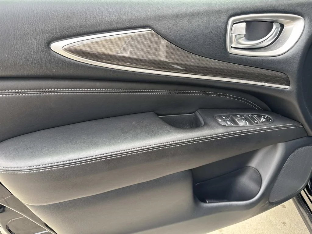 Used 2019 Black INFINITI PURE image 12