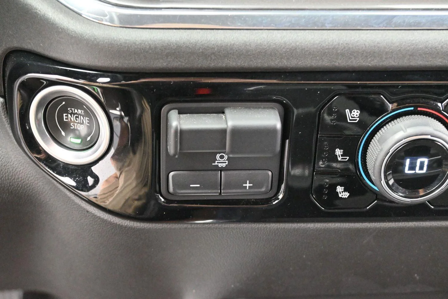 Used 2024 Summit White Chevrolet High Country image 21