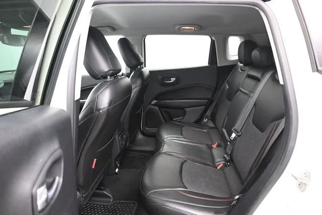 Used 2018 White Clearcoat Jeep Trailhawk image 20