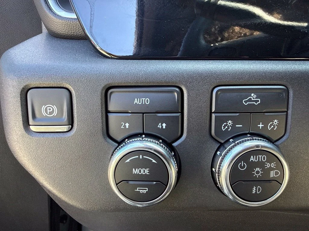 Used 2025 Sterling Metallic GMC Elevation image 18
