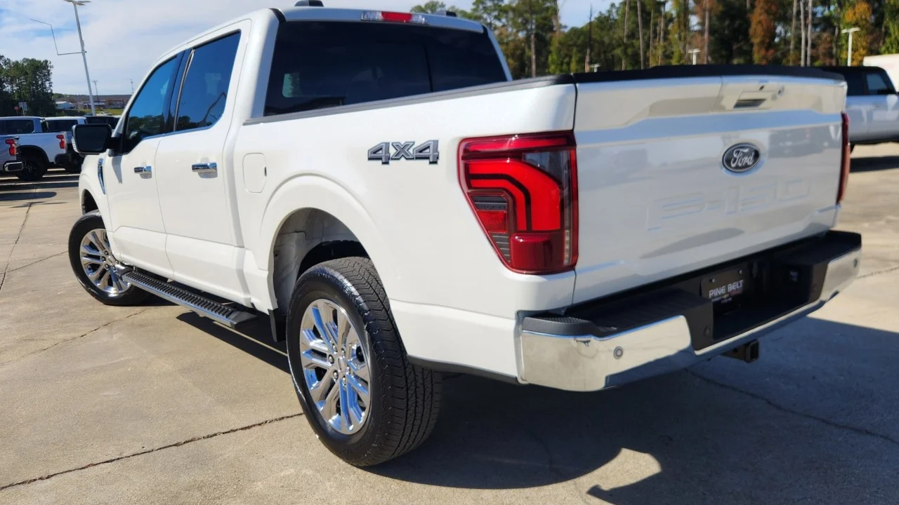 Used 2025 White Ford LARIAT image 4