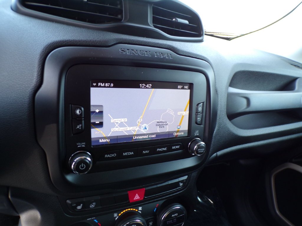Used 2015 Green Jeep Latitude image 23