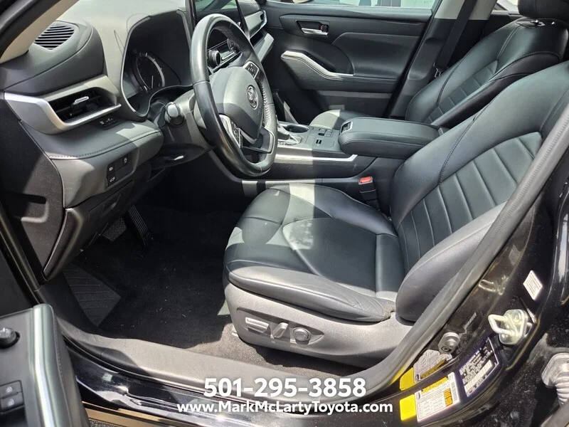 Used 2023 BLACK TOYOTA XLE FWD image 7