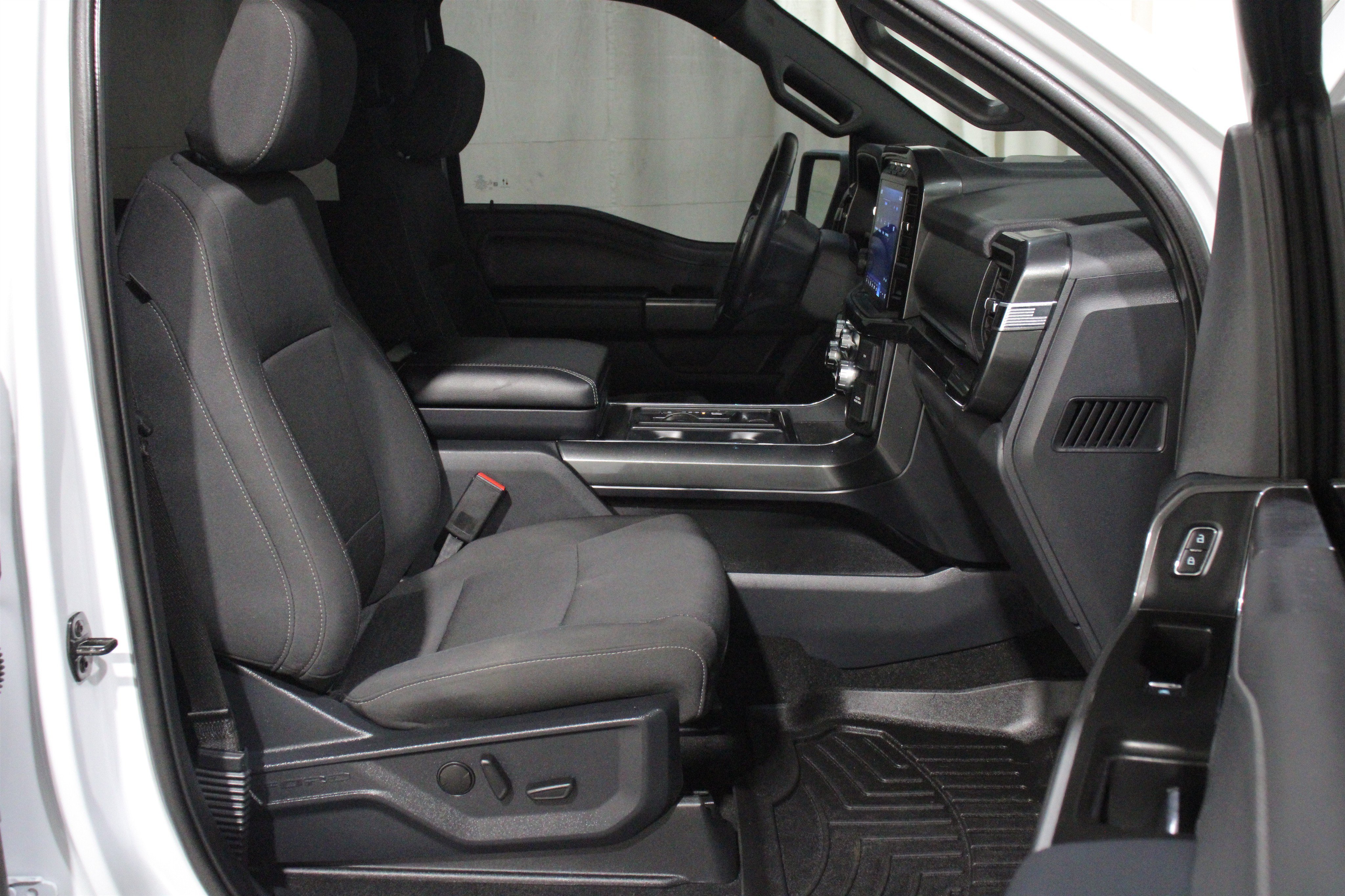 Used 2022 Space White Metallic Ford XLT image 27