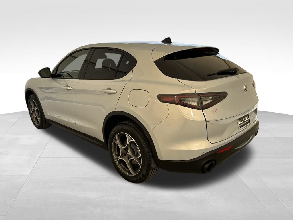New 2025 Moonlight Gray Metallic Exterior Paint Alfa Romeo Base image 19