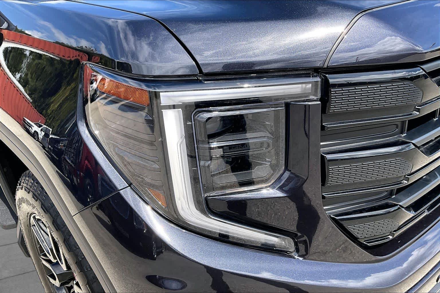 Used 2025 Downpour Metallic GMC Elevation image 27