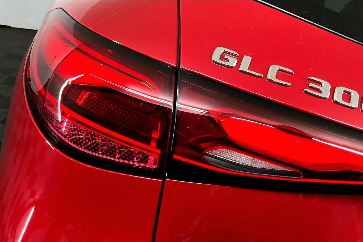 New 2026 MANUFAKTUR Patagonia Red Metallic Mercedes-Benz GLC 300 image 6
