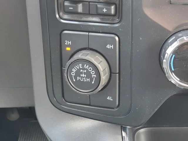 2025 Ford F-150 XLT - Photo 24