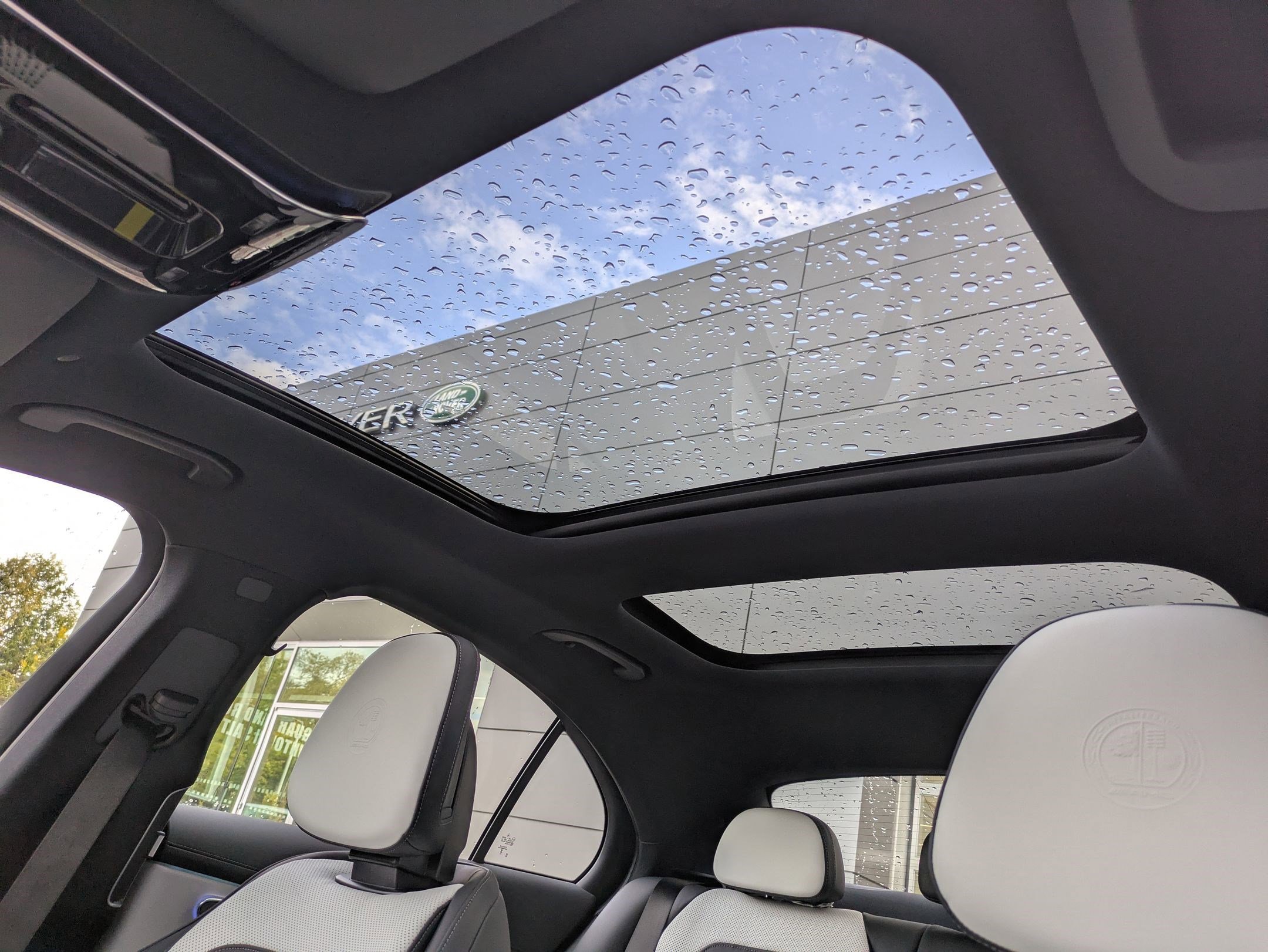 New 2026 MANUFAKTUR Moonlight White Magno Mercedes-Benz AMG® E 53 E image 13