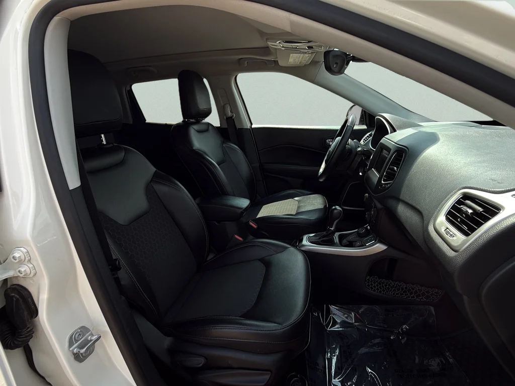 Used 2018 White Clearcoat Jeep Latitude image 21