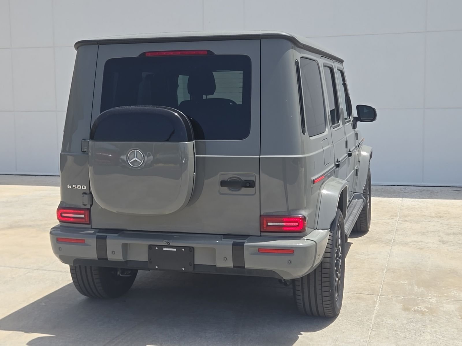 Certified Used 2025 Gray Mercedes-Benz G 580 image 6