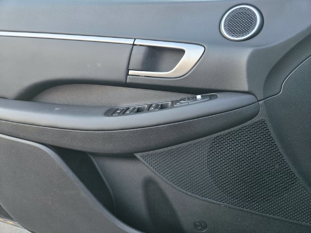 Used 2025 Gray Hyundai SEL image 17