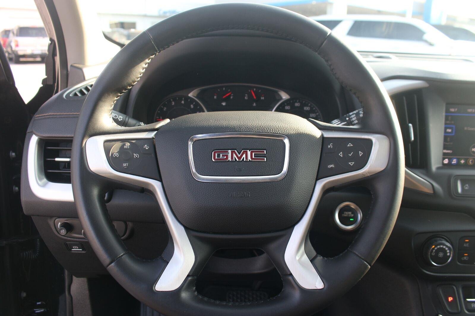Used 2020 EBONY TWILIGHT METALLIC GMC SLE image 18