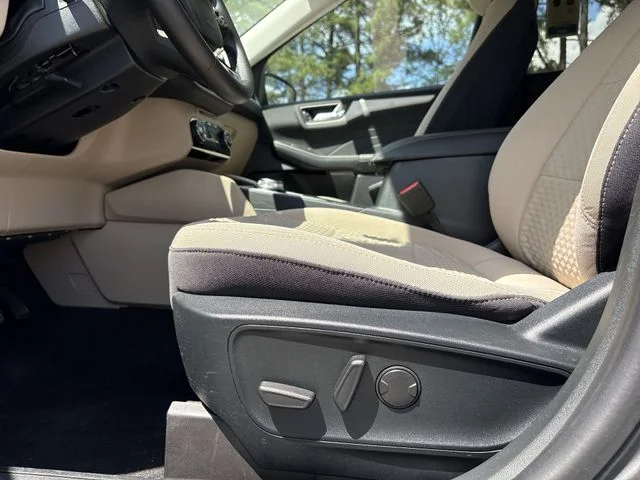 Used 2021 Gray Ford SE image 12