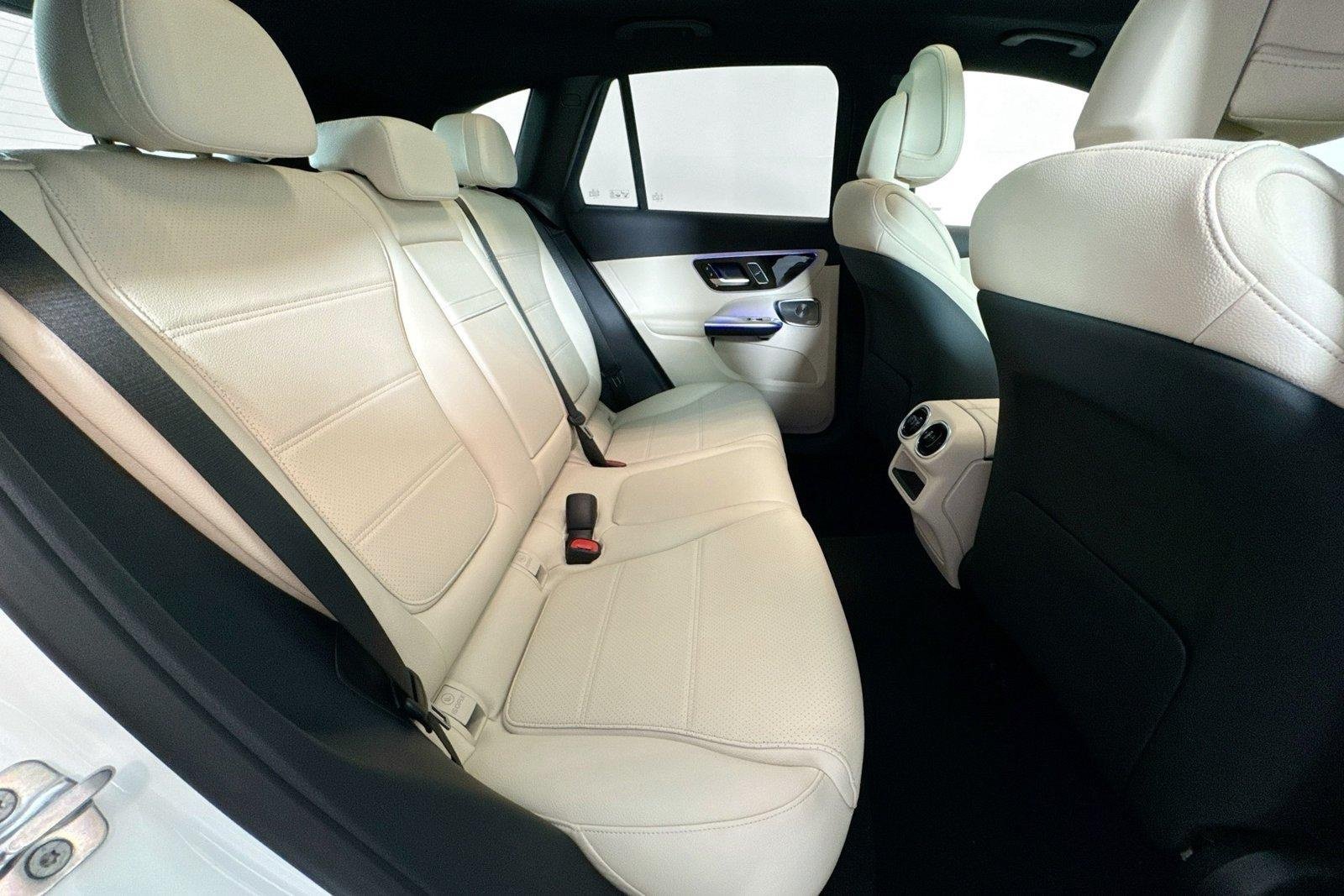 New 2026 Polar White Mercedes-Benz GLC 300 image 25