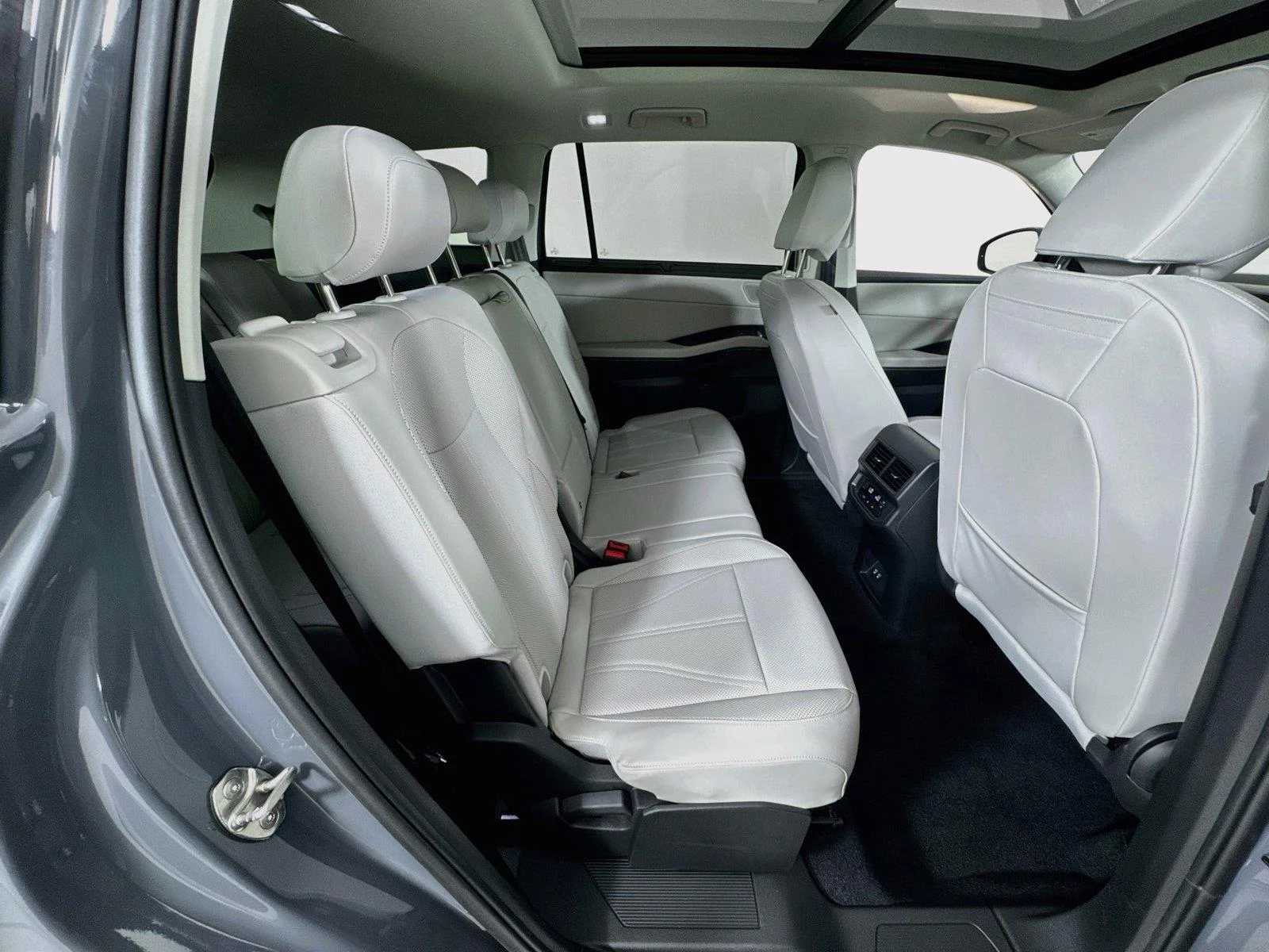 New 2027 Pure Gray Volkswagen SE w/Technology image 28