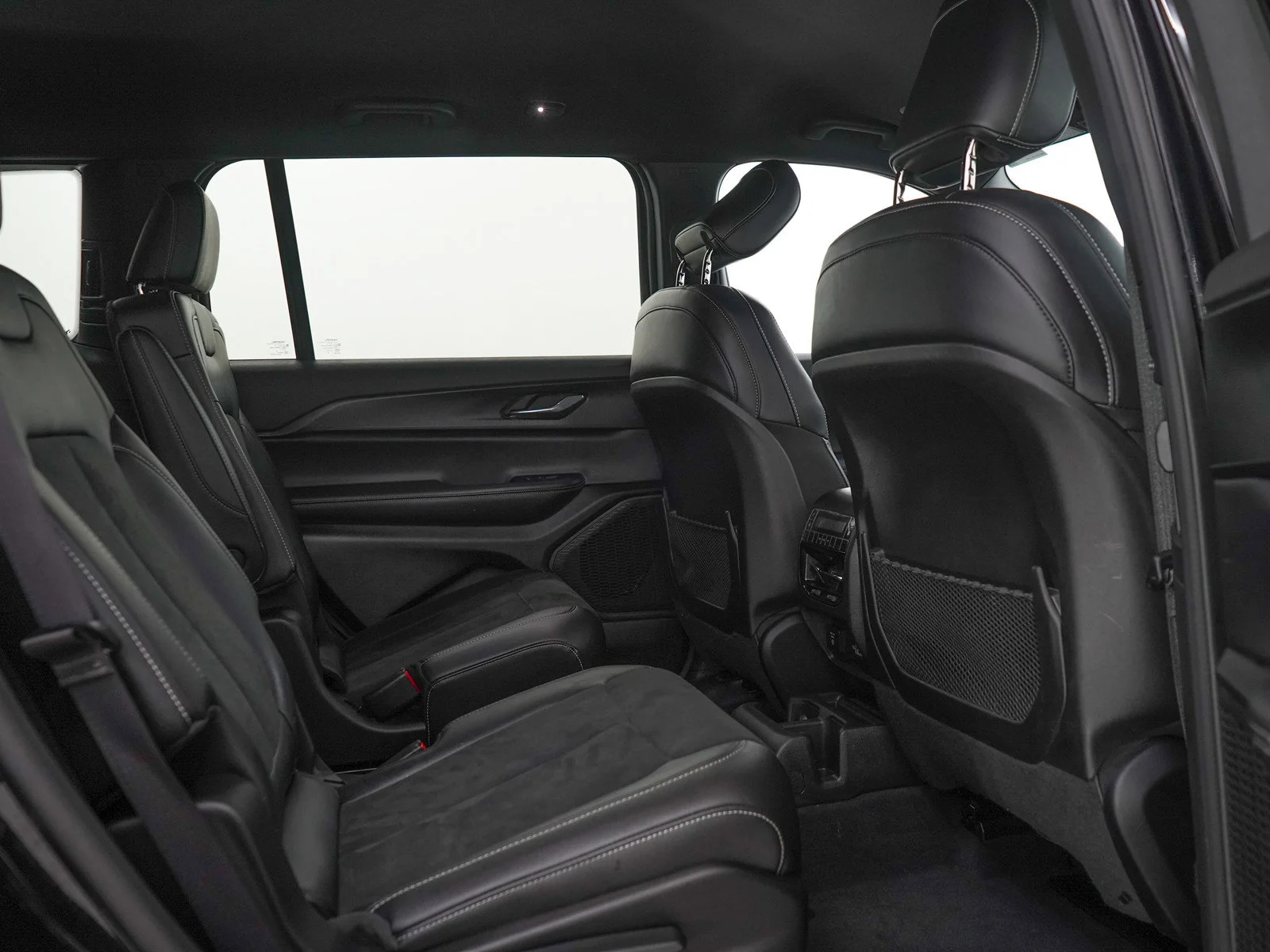 Used 2025 Diamond Black Crystal Pearlcoat Jeep Altitude image 12