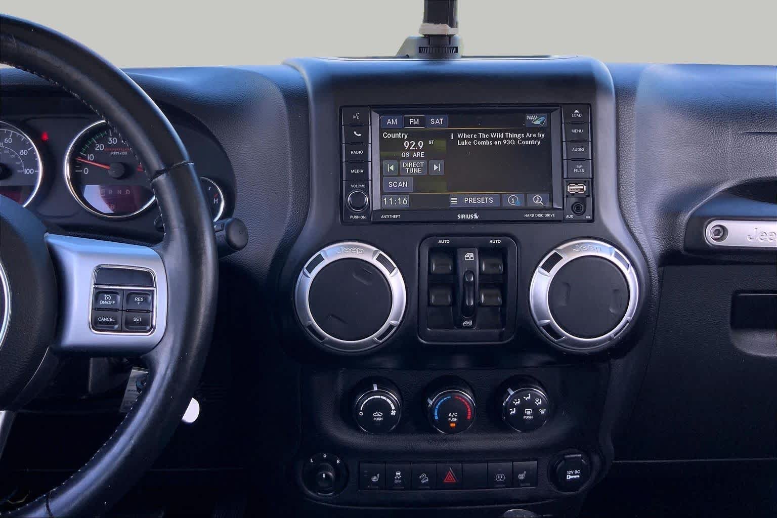 Used 2014 Bright White Clearcoat Jeep Rubicon X image 7