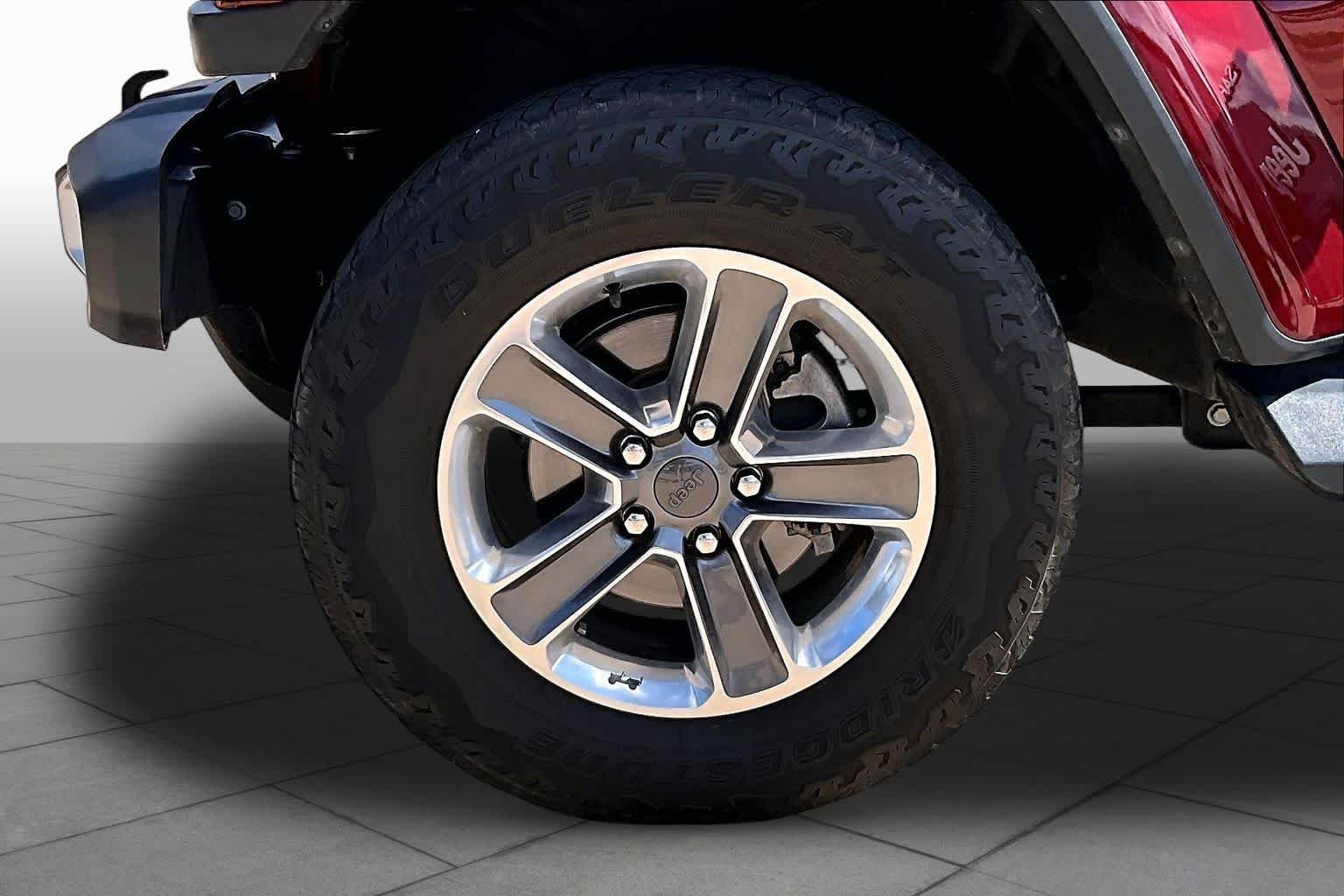 Used 2021 Snazzberry Pearlcoat Jeep Unlimited Sahara image 10