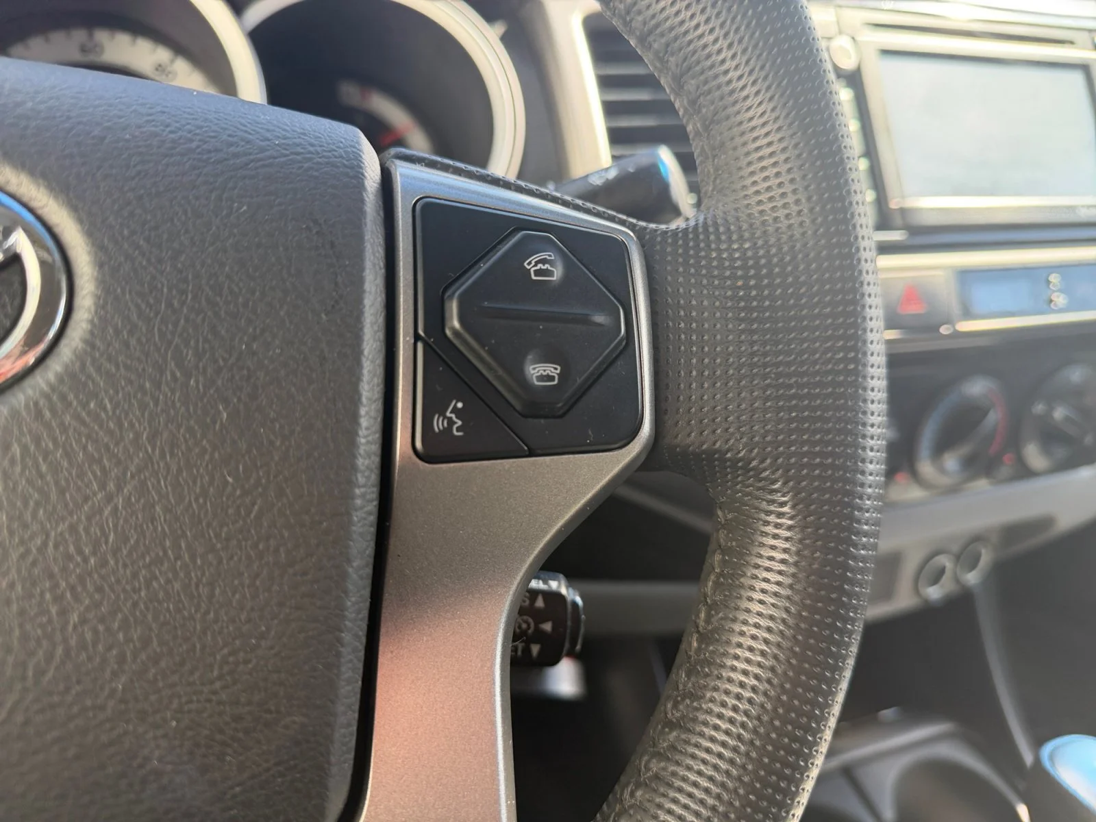 Used 2014 Super White Toyota Base image 14