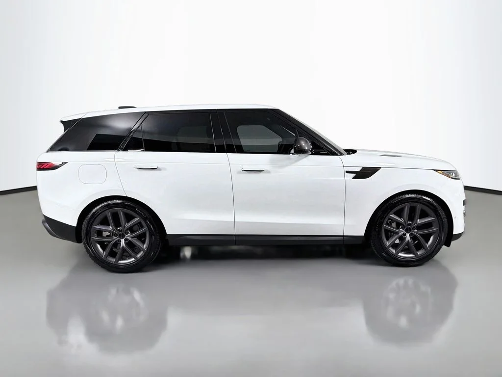 New 2026 Fuji White Land Rover SE image 4