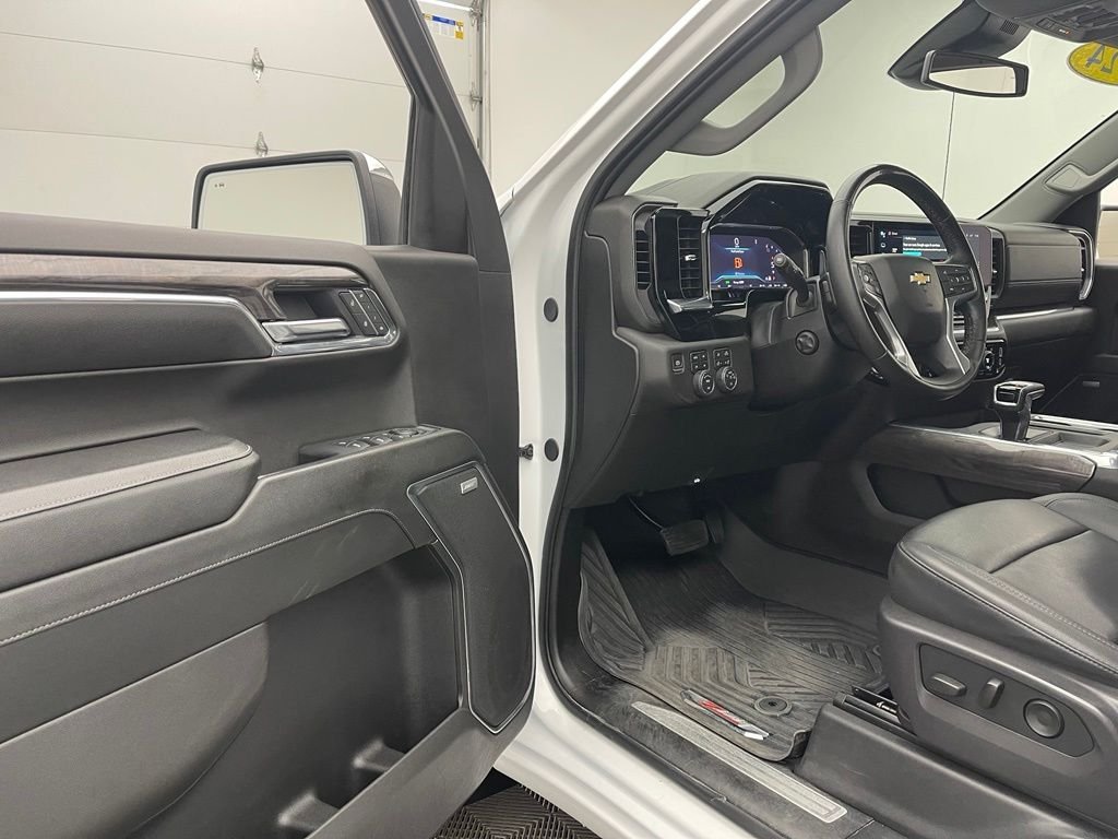Used 2024 Summit White Chevrolet LTZ image 16