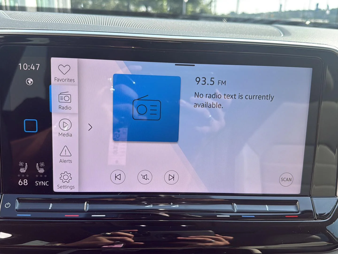 Certified Used 2025  Volkswagen 2.0T SEL image 12