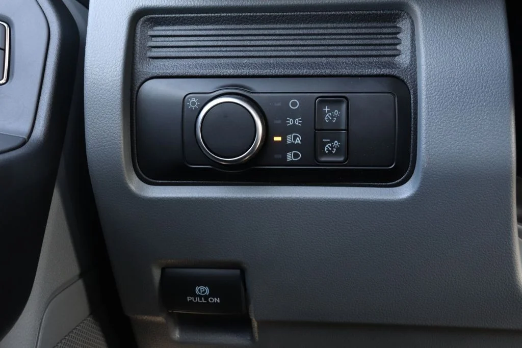 New 2025 Oxford White Ford F-550® XL image 18