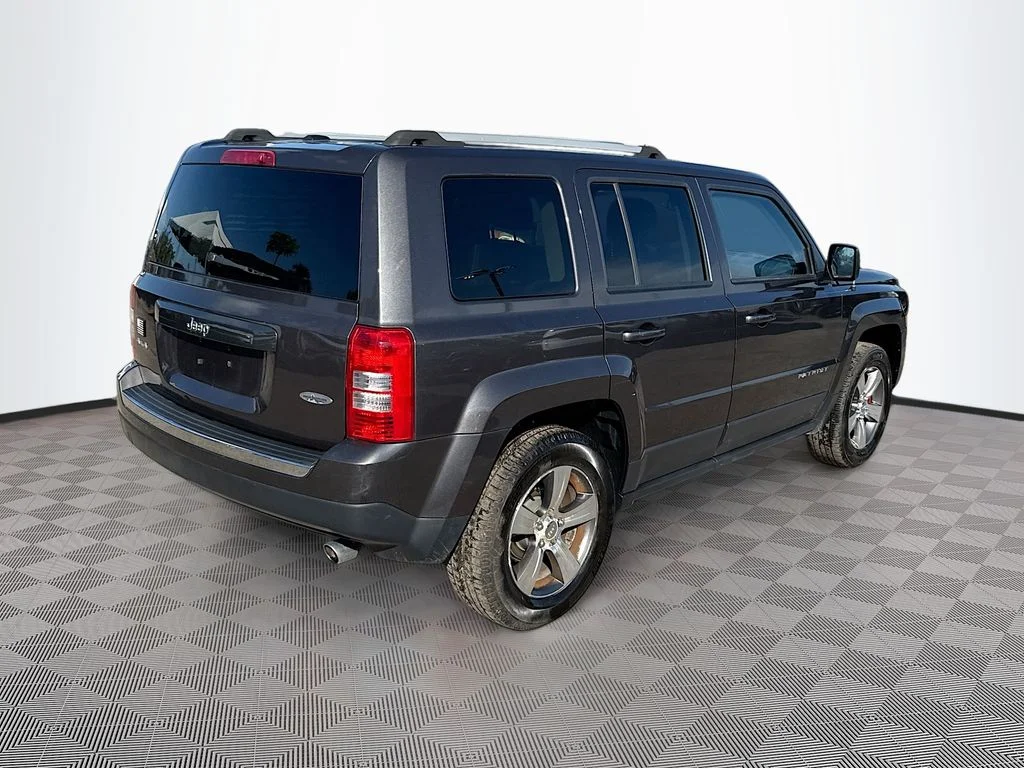 Used 2016 Gray Jeep Latitude image 6