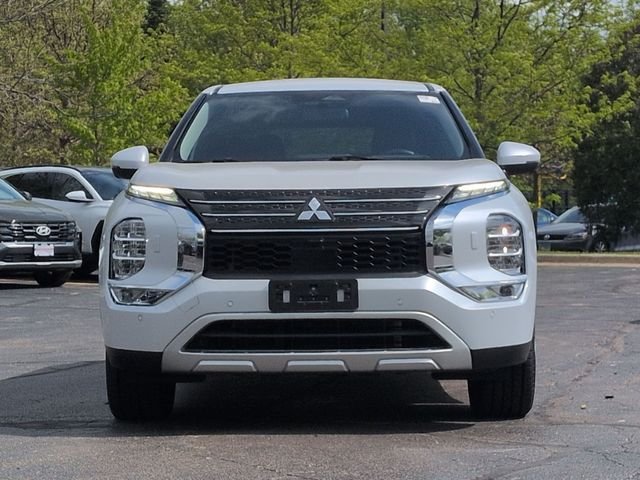 Used 2023  Mitsubishi SE Black Edition image 2