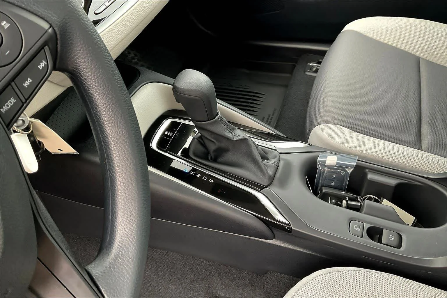 New 2027 Wind Chill Pearl Toyota LE image 7