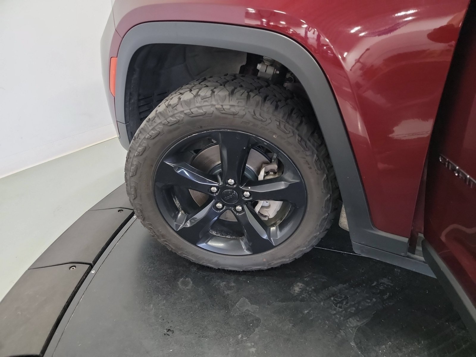 Used 2021 Velvet Red Pearlcoat Jeep Altitude image 28